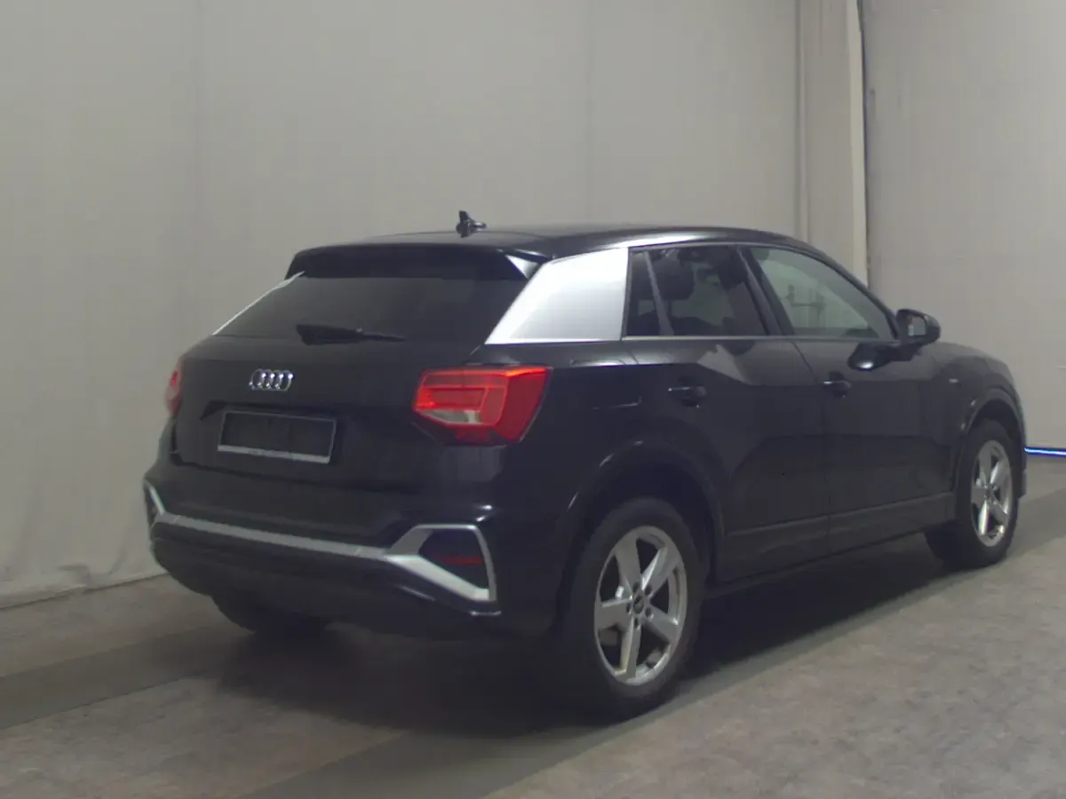 Używany Audi Q2 S-Line 150 KM (110 kW) 2021 Czarny SUV