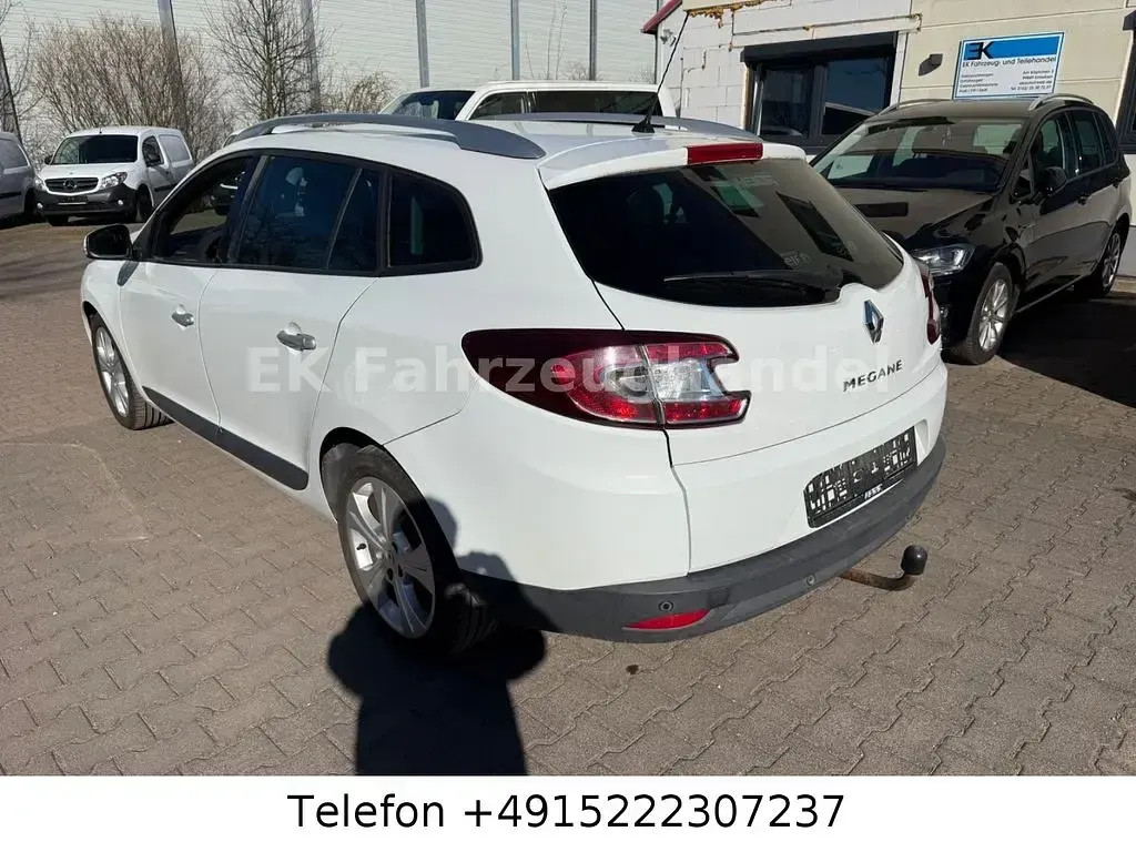 Gebraucht Renault Mégane Dynamique 106 PS (77 kW) 2011 Weiß Limousine
