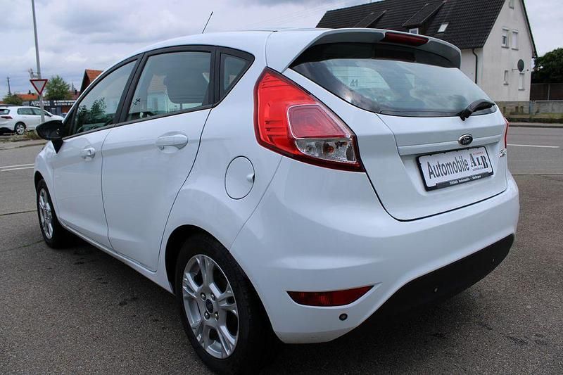Gebraucht Ford Fiesta SYNC Edition 80 PS (58 kW) 2013 Weiß Kleinwagen