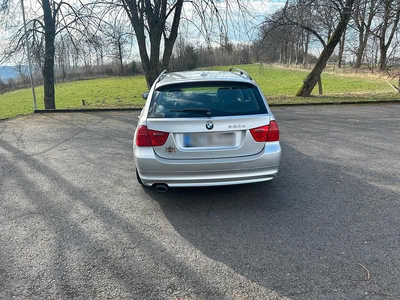 Gebraucht BMW 320 177 PS (130 kW) 2009 Silber Kombi