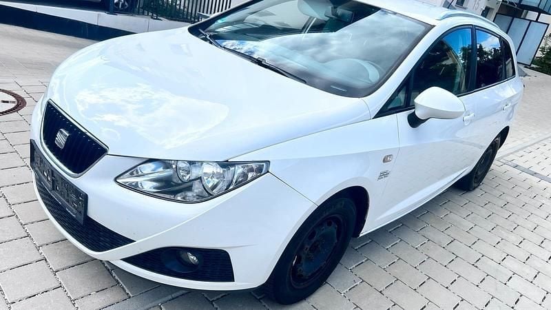 Weiß Gebraucht 2011 Seat Ibiza ST Kombi | 2.500 € (Guter Preis) - Bild 1/4