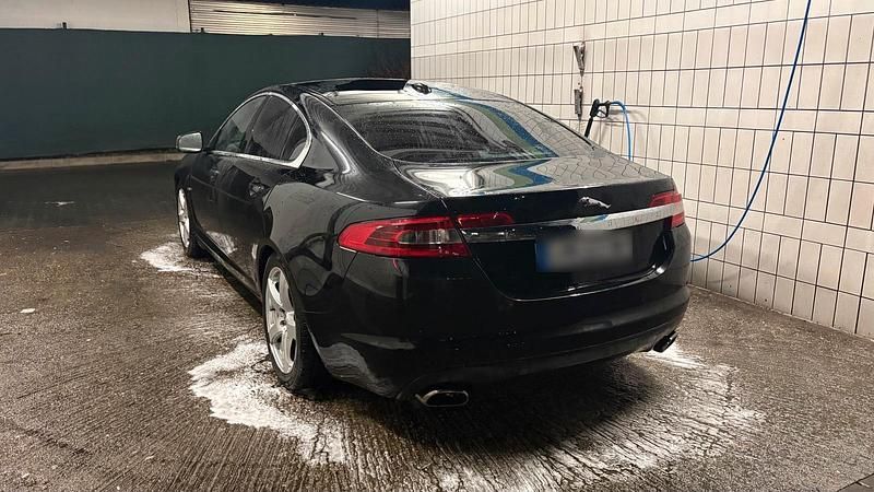 Używany Jaguar XF 211 KM (155 kW) 2010 Czarny Sedan/Limuzyna