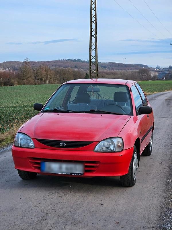 Rot Gebraucht 1997 Daihatsu Charade Kleinwagen | 900 € - Bild 1/4