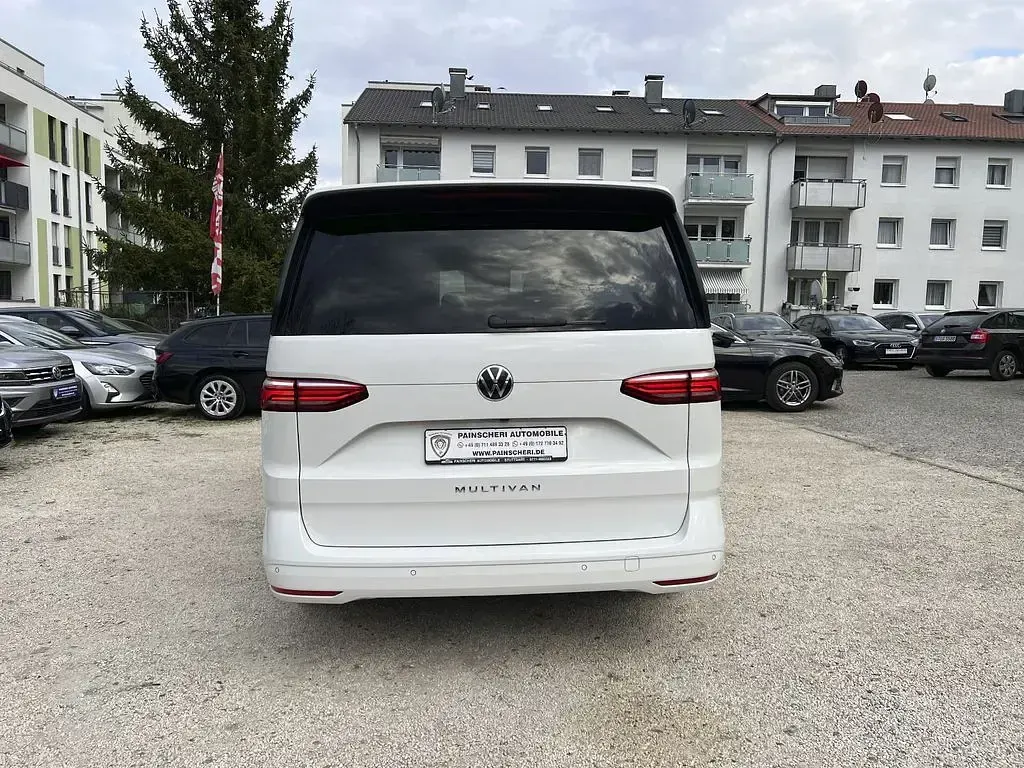 Begagnad VW Multivan Life 150 HK (110 kW) 2023 Vit Minibuss