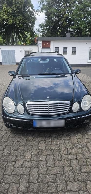 Gebraucht Mercedes E220 Elegance 150 PS (110 kW) 2003 Grün Limousine