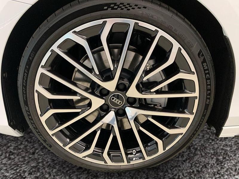 Neu Audi A6 Sport 367 PS (269 kW) 2025 Gletscherweiß metallic Kombi