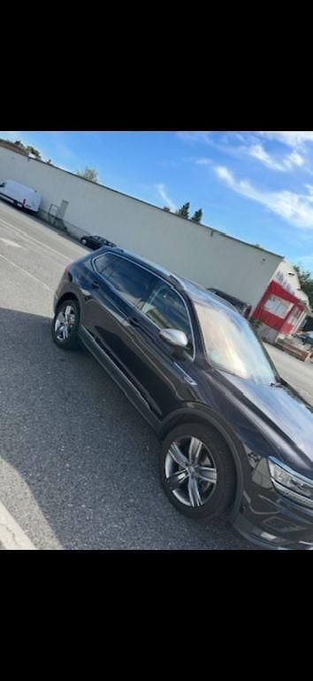 Gebraucht VW Tiguan Allspace Highline 239 PS (175 kW) 2019 Schwarz SUV