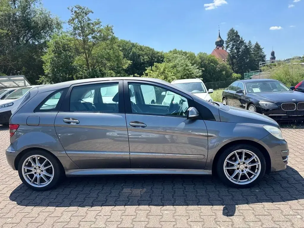 Gebraucht Mercedes B200 136 PS (100 kW) 2009 Grau Van / Kleinbus