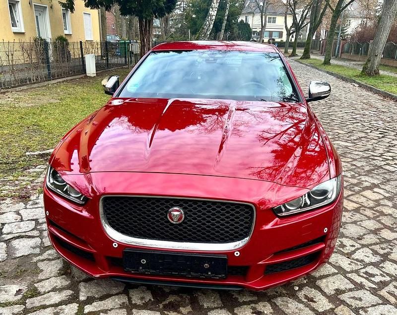 Gebraucht Jaguar XE Pure 200 PS (147 kW) 2017 Firenze red Limousine