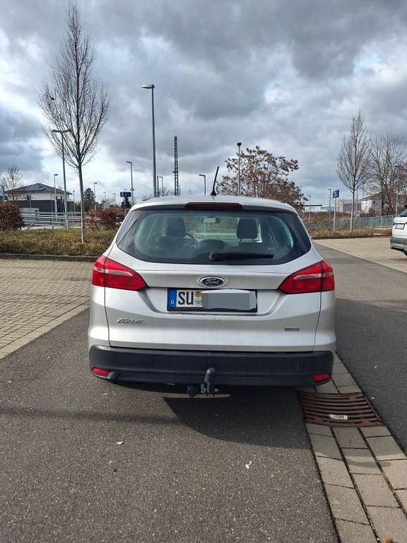 Gebraucht Ford Focus Trend 125 PS (91 kW) 2017 Silber Limousine