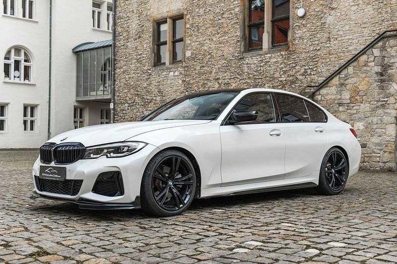 Weiß Gebraucht 2019 BMW 330 Sport Line Limousine | 31.700 € (Guter Preis) - Bild 1/4
