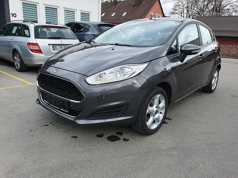 Gebraucht Ford Fiesta Trend 80 PS (58 kW) 2016 Grau Kleinwagen