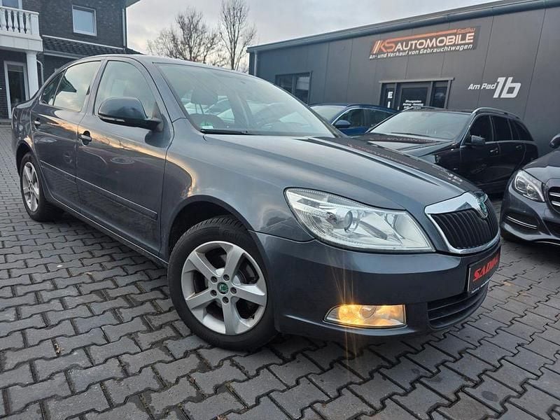 Gebraucht Skoda Octavia Ambition 105 PS (77 kW) 2012 Grau Limousine