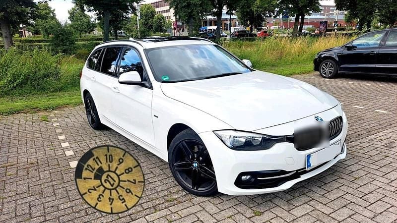 Weiß Gebraucht 2016 BMW 318 Sport Line Kombi | 8.500 € (Superpreis) - Bild 1/4
