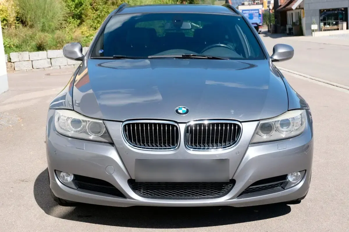 Gebraucht BMW 325 204 PS (150 kW) 2011 Grau Kombi