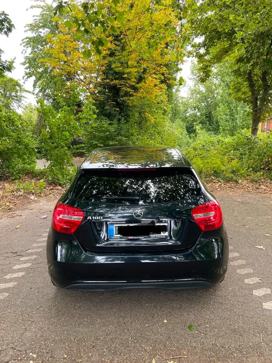 Gebraucht Mercedes A180 122 PS (89 kW) 2013 Schwarz Kleinwagen