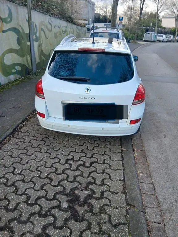 Gebraucht Renault Clio II Luxe 111 PS (81 kW) 2011 Weiß Limousine