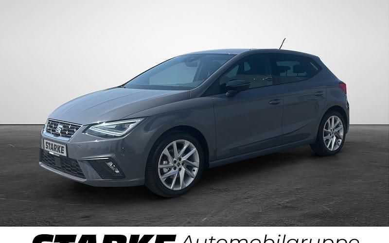 Grau Neu 2025 Seat Ibiza FR Limousine | 28.790 € (Teuer) - Bild 1/4