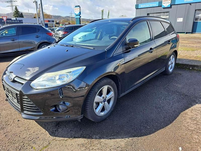 Gebraucht Ford Focus Trend 105 PS (77 kW) 2011 Pantherschwarz metallic Kombi