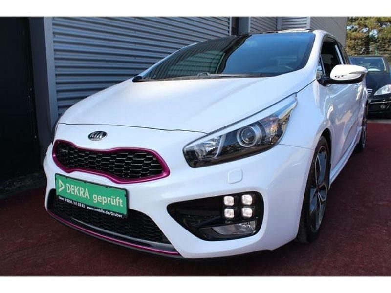 Weiss (metallic) Gebraucht 2016 Kia ProCeed Kleinwagen | 14.982 € (Fairer Preis) - Bild 1/4
