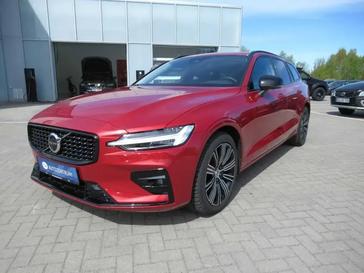 Gebraucht Volvo V60 145 PS (106 kW) 2025 Kombi