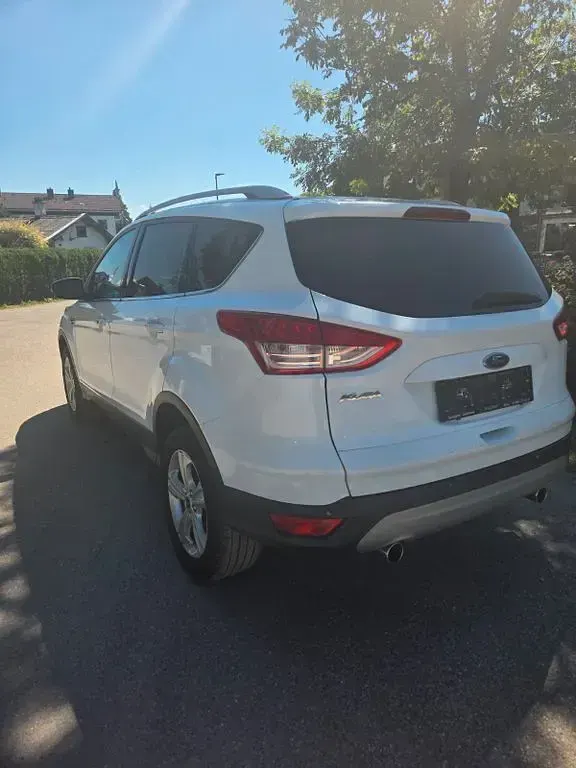 Gebraucht Ford Kuga Titanium 140 PS (102 kW) 2014 Weiß SUV