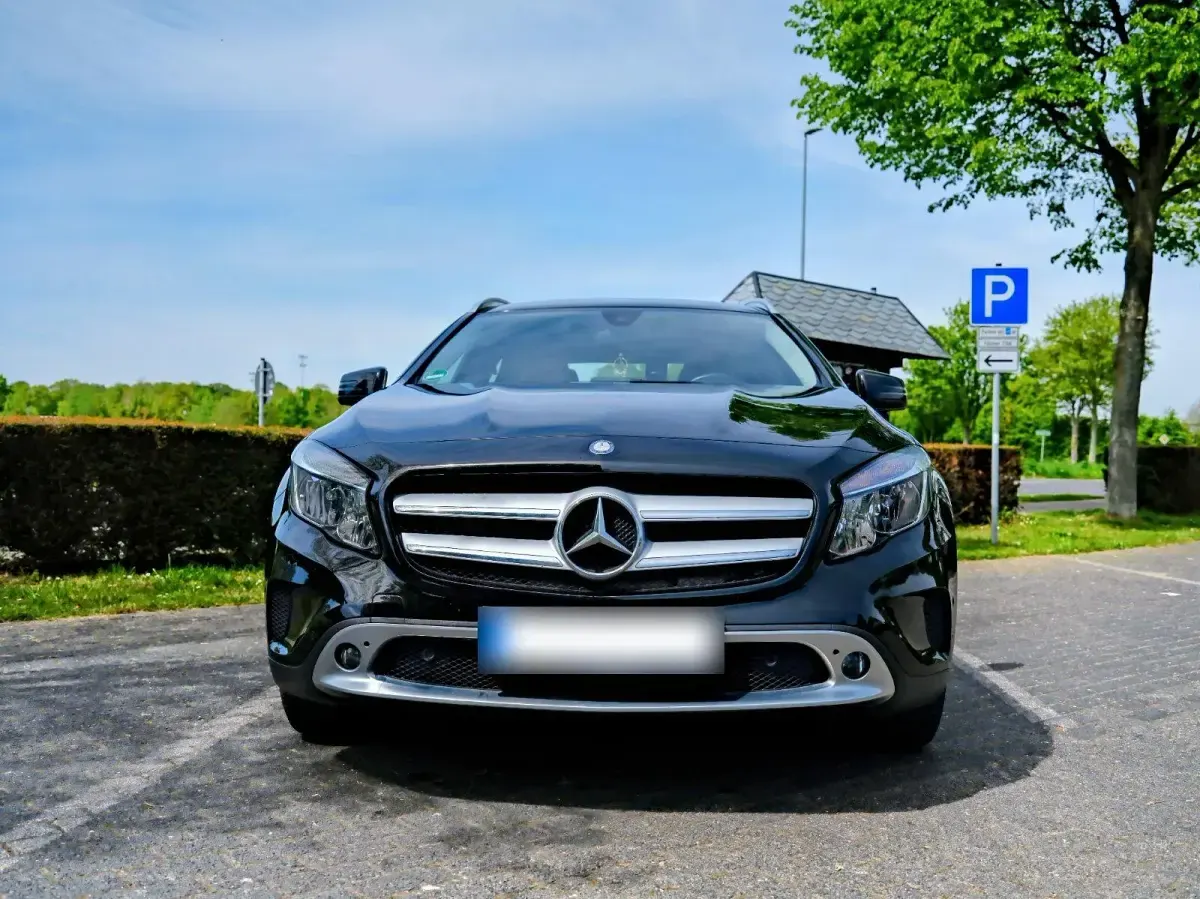 Gebraucht Mercedes GLA220 Urban 177 PS (130 kW) 2015 Schwarz SUV