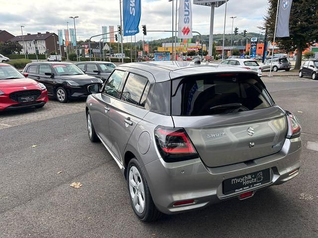Neu Suzuki Swift Comfort 83 PS (61 kW) 2025 Silber Kleinwagen