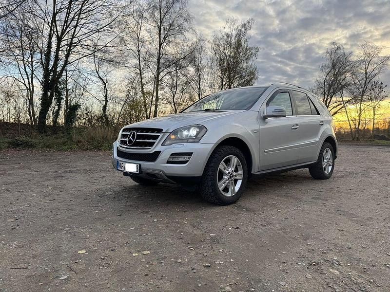 Gebraucht Mercedes ML350 Edition 231 PS (169 kW) 2010 Silber SUV