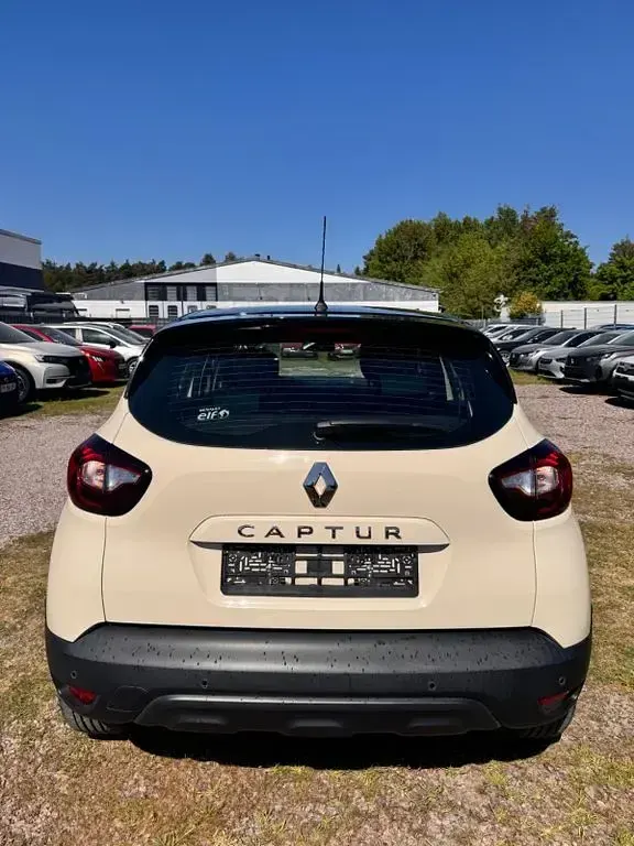 Używany Renault Captur 90 KM (66 kW) 2019 Beżowy SUV