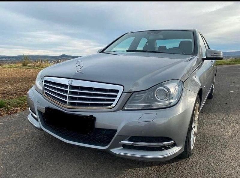 Gebraucht Mercedes C220 Elegance 170 PS (125 kW) 2011 Grau Limousine