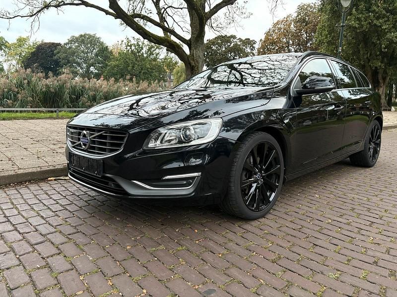 Schwarz Gebraucht 2014 Volvo V60 Kombi | 7.299 € (Fairer Preis) - Bild 1/4
