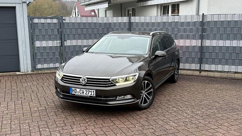 Braun Gebraucht 2017 VW Passat Highline Kombi | 12.970 € (Guter Preis) - Bild 1/4