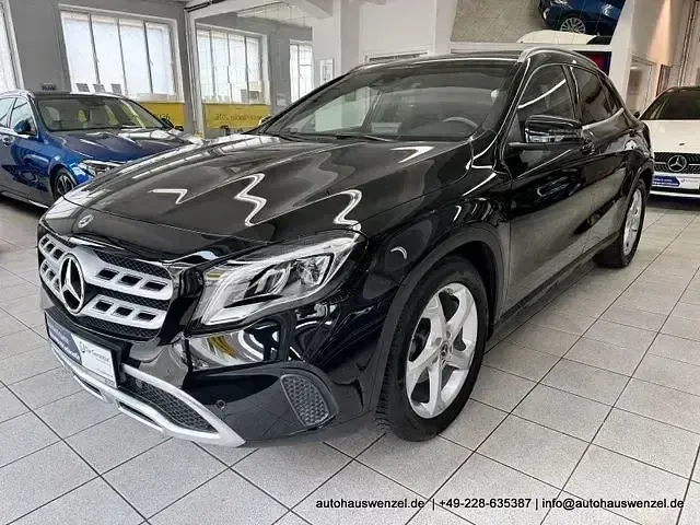 Gebraucht Mercedes GLA180 122 PS (89 kW) 2019 Schwarz SUV
