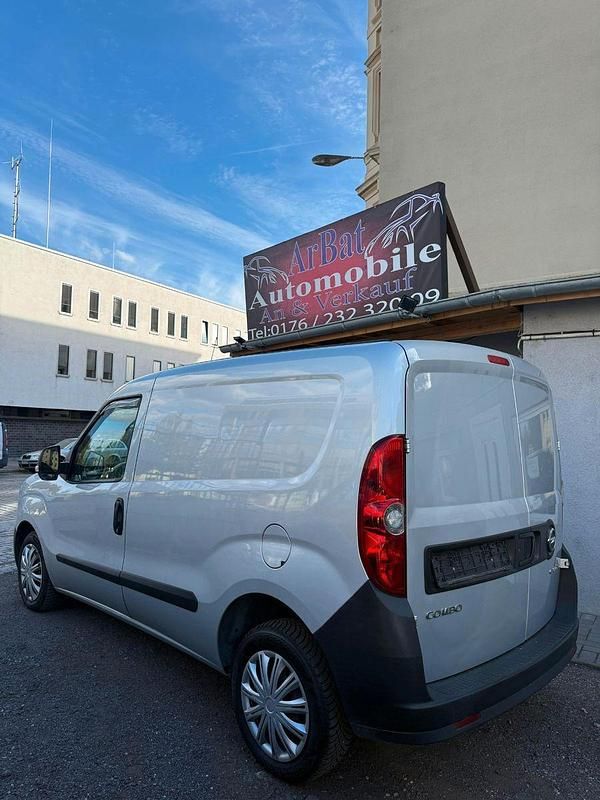 Silber Gebraucht 2014 Opel Combo Van / Kleinbus | 4.700 € (Fairer Preis) - Bild 1/4