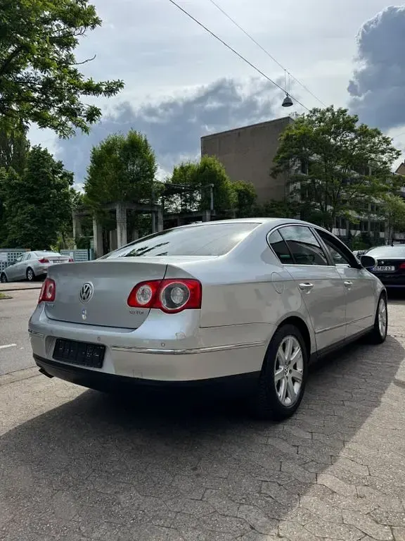 Second-hand VW Passat Sportline 140 CP (102 kW) 2008 Negru Berlinǎ