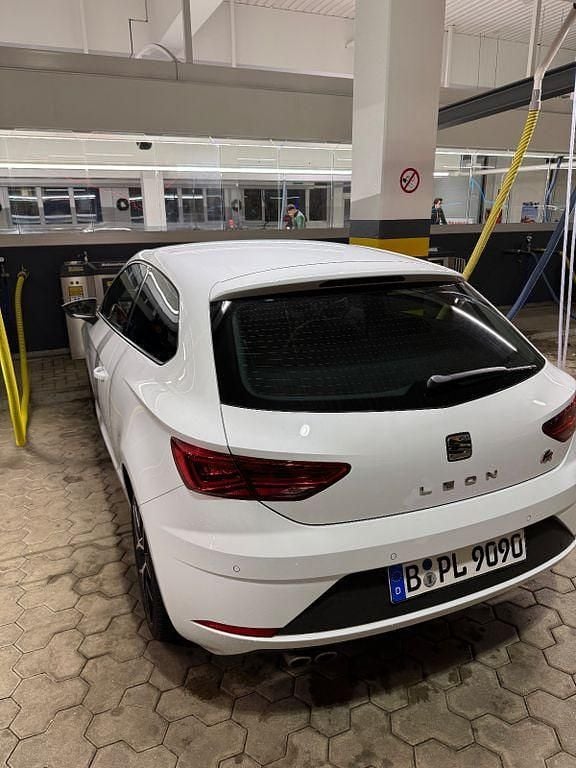 Weiß Gebraucht 2017 Seat Leon SC FR Kleinwagen | 13.000 € - Bild 1/4