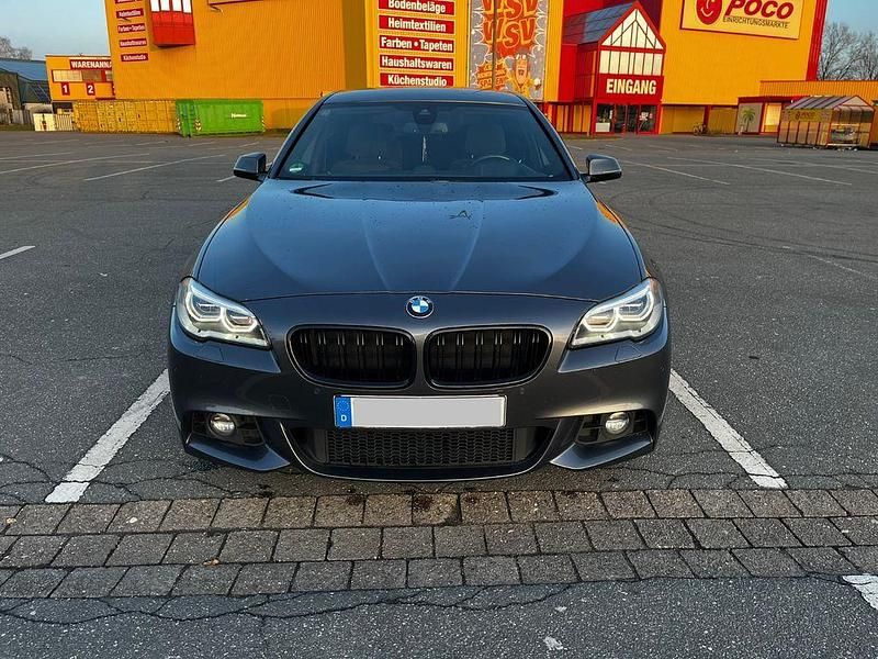 Grau Gebraucht 2015 BMW 530 Shadowline Kombi | 12.200 € - Bild 1/4