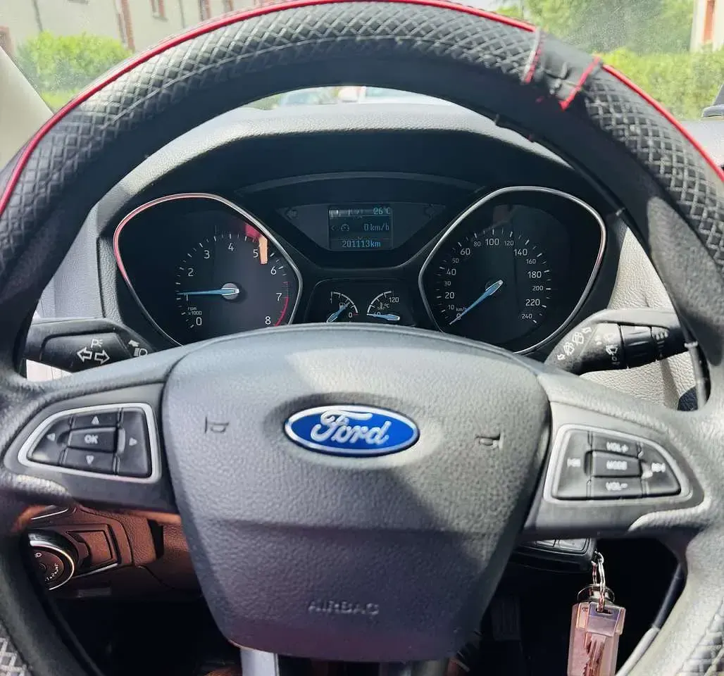 Gebraucht Ford Focus Ambiente 101 PS (74 kW) 2014 Weiß Kombi
