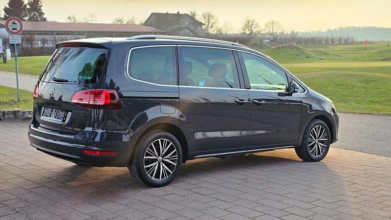 Gebraucht VW Sharan Allstar 150 PS (110 kW) 2016 Uranograu Van / Kleinbus