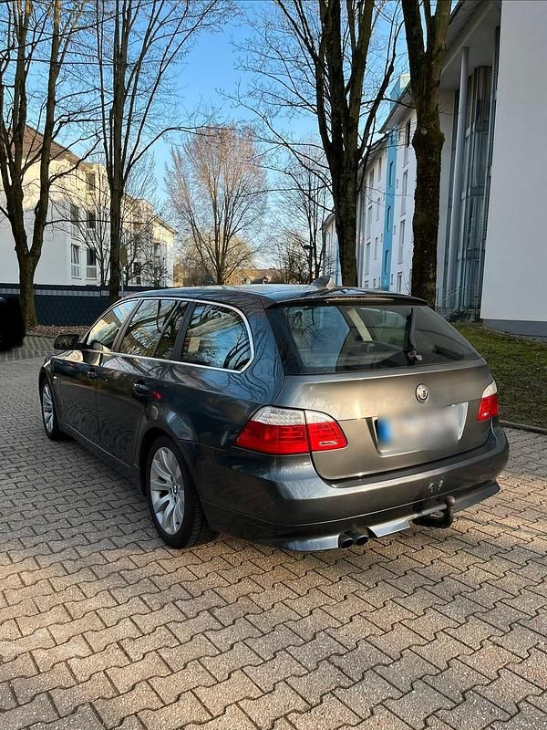 Gebraucht BMW 560L 197 PS (144 kW) 2009 Grau Limousine