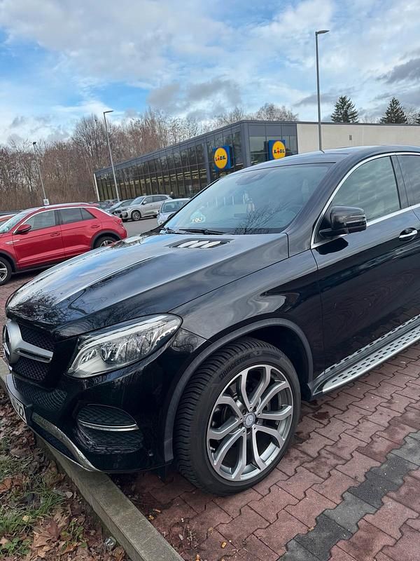 Gebraucht Mercedes GLE400 333 PS (244 kW) 2016 Schwarz Coupé