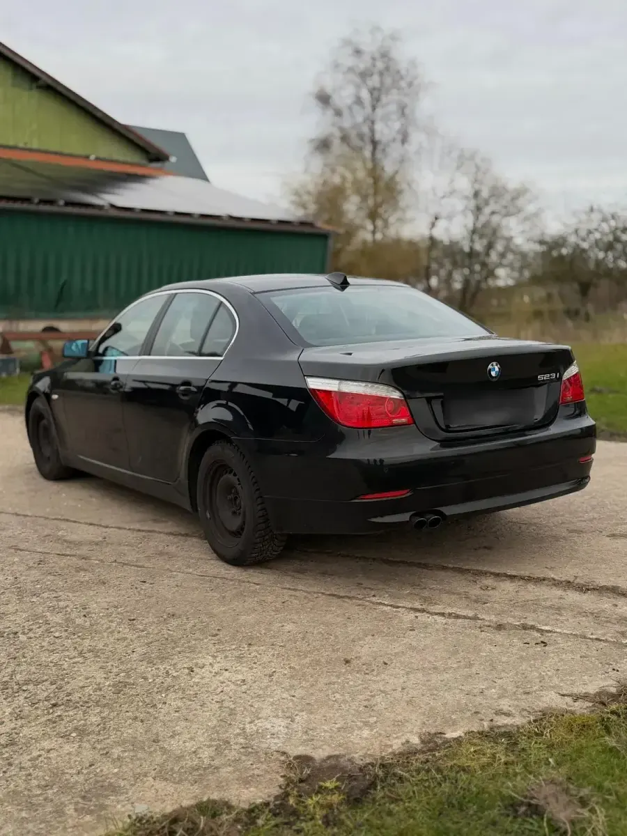 Gebraucht BMW 523 190 PS (139 kW) 2008 Schwarz Limousine