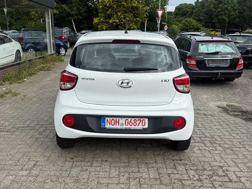 Gebraucht Hyundai i10 67 PS (49 kW) 2019 Weiß Kleinwagen