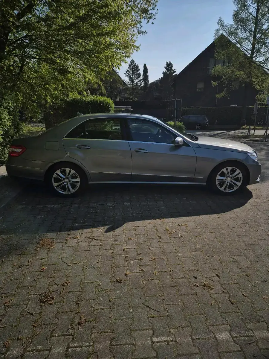 Gebraucht Mercedes E220 170 PS (125 kW) 2013 Silber Limousine