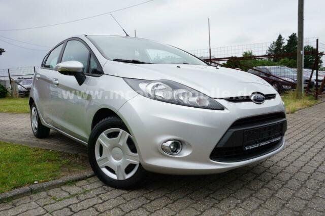 Gebraucht Ford Fiesta Trend 82 PS (60 kW) 2012 Silber metallic Kleinwagen