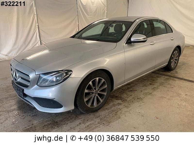 Gebraucht Mercedes E220 Avantgarde 194 PS (142 kW) 2018 Iridiumsilber (metallic) Limousine