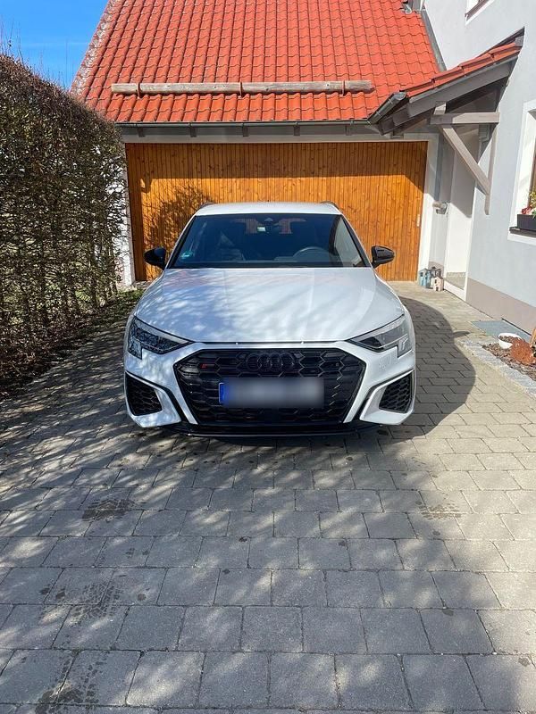 Weiß Gebraucht 2023 Audi S3 Limousine | 38.500 € (Superpreis) - Bild 1/4