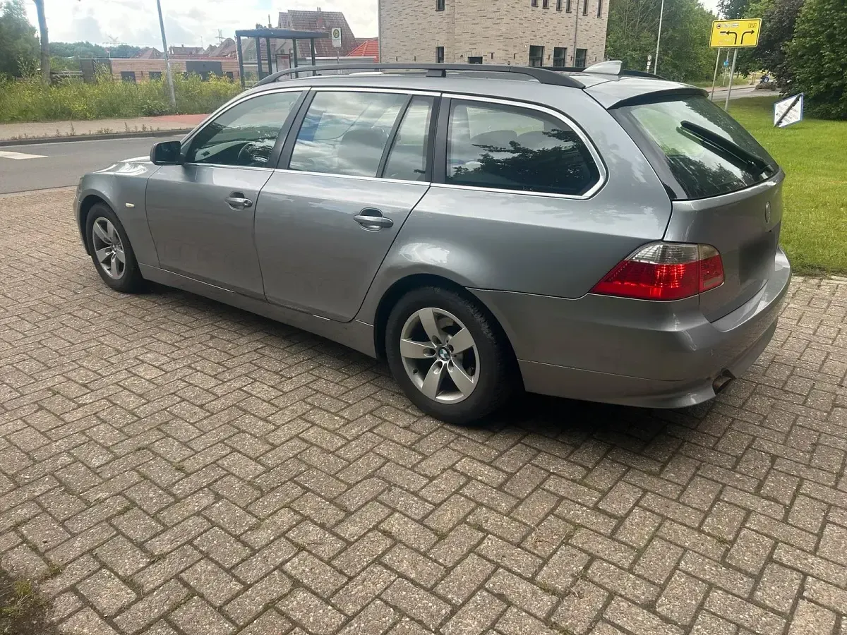 Gebraucht BMW 520 163 PS (119 kW) 2006 Grau Kombi