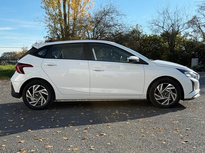 Gebraucht Hyundai i20 Select 79 PS (58 kW) 2025 Weiß Kleinwagen